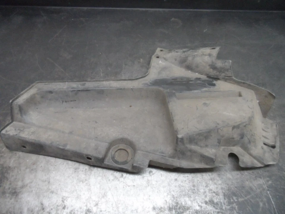 2014 Can-Am Outlander 500 destro para-lama interno 705004587 usado D-9 - Imagem 1 de 4