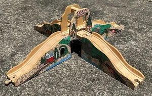 HTF 4-in-1 MOUNTAIN CROSSING ACCESSORY SET THOMAS & FRIENDS WOODEN RAILWAY EXC! - Picture 1 of 13