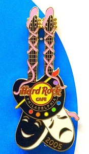 2005 HARD ROCK CAFE PHILADELPHIA LIEBE KUNST KOMÖDIE/TRAGÖDIE MASKEN GITARRE LE PIN - Bild 1 von 1