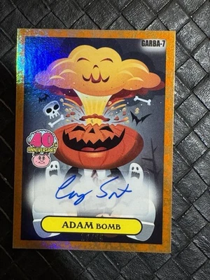 2025 Topps Garbage Pail Kids 40th Adam Bomb Auto Naranja 10/25 Garba-7 Foto 1 de 2