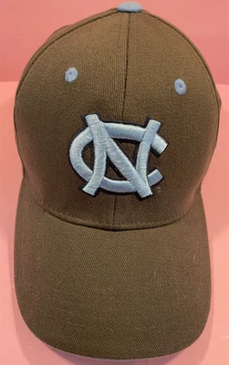 Gorra elástica UNC North Carolina Tar Heels One Fit de Top of the World gris Foto 1 de 4