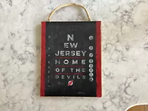 NUOVA MAGLIA DIAVOLI EYE CHART TARGA DA PARETE (rara) - Foto 1 di 4