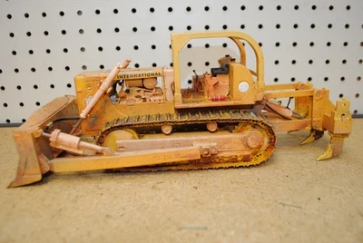 1/25 First Gear IH International Harvester TD-25 excavadora sobre orugas - resistente a la intemperie Foto 1 de 4