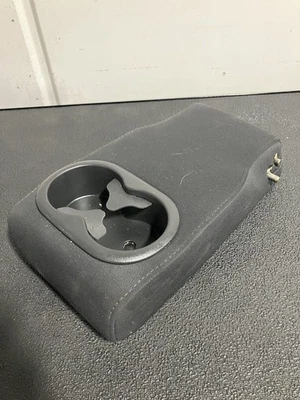 Dodge Challenger 2013 reposabrazos trasero portavasos negro Foto 1 de 2