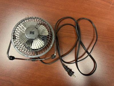 RE  4 Inch Desk Fan Silver Tested - Image 1 of 4