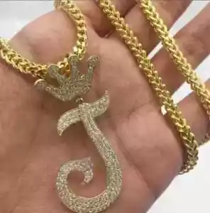 Colgante de plata chapado en oro amarillo de 14 quilates con letra ''J'' de diamante de corte redondo de 2 quilates - Imagen 1 de 3