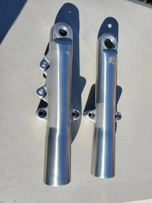 Conjunto de abaixadores de perna de garfo Harley Davidson Softail Fat Boy FLFB 2018-2023, usado - Imagem 1 de 4