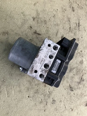 Модуль антиблокировочного тормозного насоса 2008-2010 Jaguar XF ABS 8X232C405EE оригинальный - Изображение 1 из 4