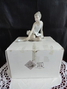 NAO by LLADRO PORCELINE FIGURE No 147 SEATED BALLERINA BOXED RETIRED-CHARITY LOT - Picture 1 of 10