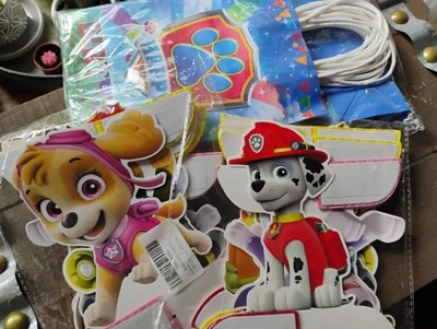 PACK FIESTA PAW PATROL 16 BOLSAS REGALO Y 18 PIEZAS DECORACIÓN PARA MESAS Foto 1 de 4