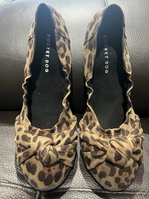 Pisos para mujer Rocket Dog talla 8,5. Foto 1 de 4