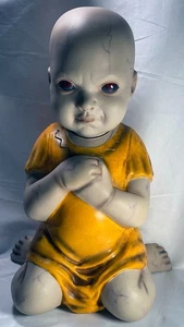 HALLOWEEN PELUCHE GOMA ZOMBIE BEBÉ Scheming Sally 13" ALTO - Imagen 1 de 5