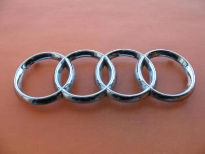 98 99 00 01 02 03 04 AUDI A6 ПЕРЕДНЯЯ РЕШЕТКА ХРОМИРОВАННАЯ ЭМБЛЕМА ЛОГОТИП ЗНАЧОК ЗНАК СИМВОЛ 5 - Изображение 1 из 4