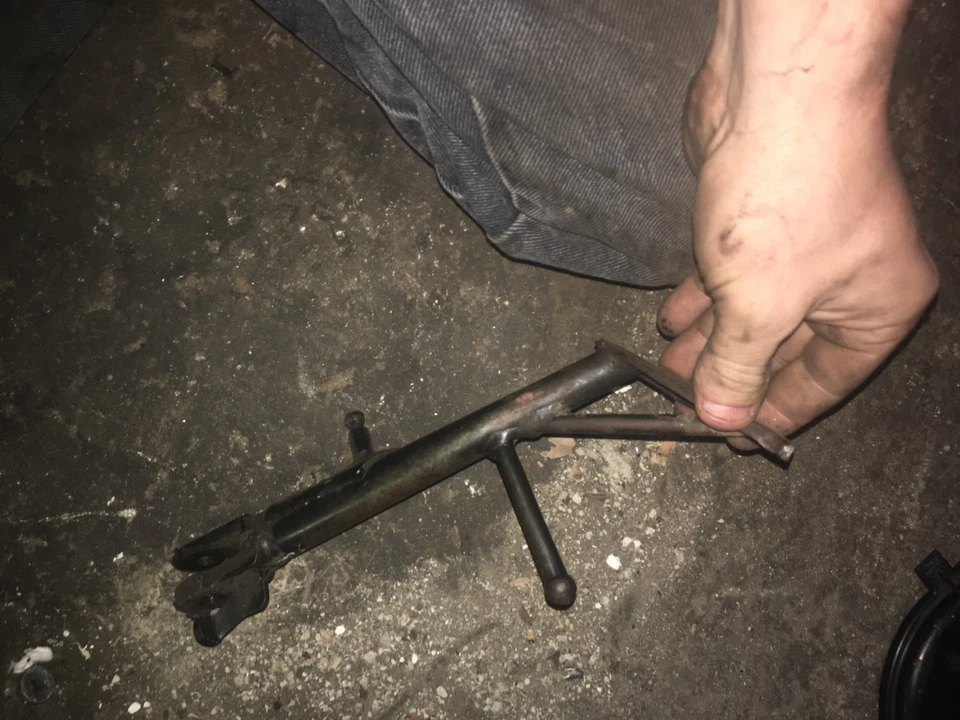 1997 suzuki gsxr750 side kickstand - Image 1 of 1