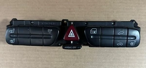 Interruttore luci di pericolo Mercedes W203 Classe C Coupè/sedili riscaldati/ESP A2038218058 - Foto 1 di 3