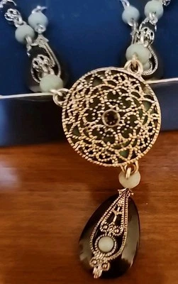 雅芳奖章项链绿松石色和黄玉水钻耳环礼品套装  — 第 1/4 张图片