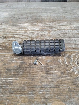 2004 04 03-04 Honda Hornet CB600F CB600 traseiro esquerdo passageiro pé peg  - Imagem 1 de 4