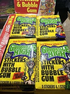 1986 Fleer Grossville High Stickers 1st Series One Trading Card Wax Pack - Picture 1 of 1