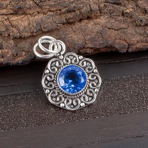 Hermoso colgante de piedras preciosas de tanzanita de plata de ley 925 hecho a mano joyería unisex - Imagen 1 de 5