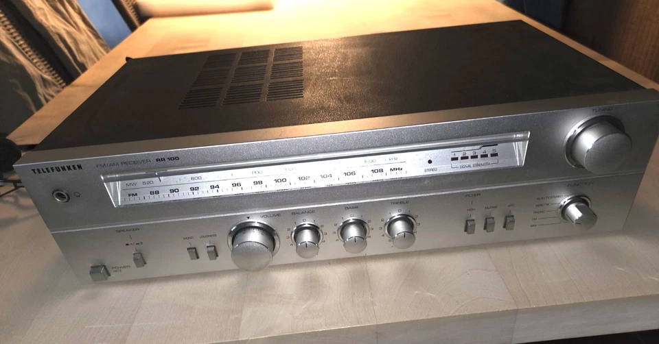 Telefunken HiFI Empfänger-Verstärker RR 100 - funktioniert - Bild 1 von 4