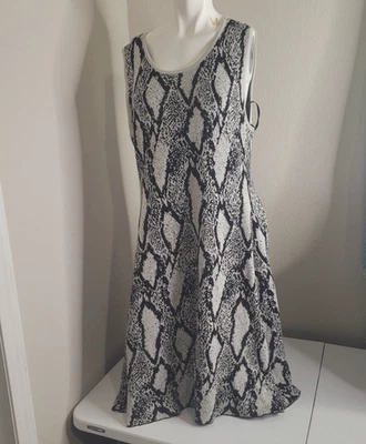 Torrid размер 2 платье без рукавов эластичной вязаный средний оболочка геометрический midi - Изображение 1 из 4