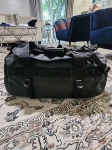 Mochila de viaje embalable The North Face negra de campamento 24"x 14"x 12" - Imagen 1 de 9