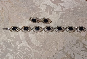 Lovely Silver Tone Black Cabochon Bracelet & Clip On Earrings Set - Picture 1 of 2