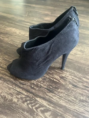 Paprika Peep-Toe High Heels Size 8.5 Black Suede Back Zip Dressy Sexy - Image 1 of 4