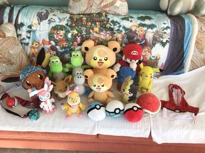 Pokémon Gran Lote De Peluche Plus Pokémon Cinturón Poke Bolas y Camisa Foto 1 de 4