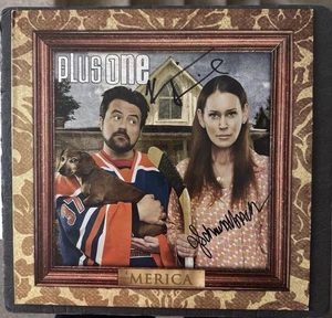 Vinilo firmado por Kevin Smith Jennifer Schwalbach Plus One Live Merica Podcast JSA - Imagen 1 de 3
