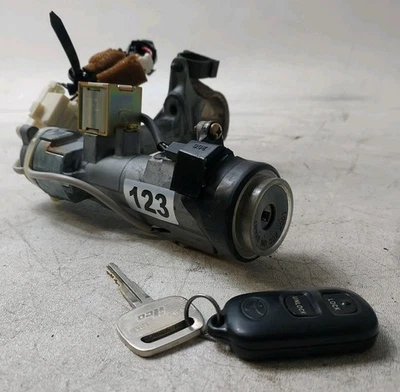 97-06 TOYOTA CAMRY IGNITION SWITCH LOCK CYLINDER W/ Key 89783-AA020 - Imagem 1 de 4