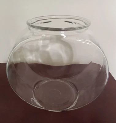 VINTAGE MEDIUM CLEAR GLASS GOLDFISH BOWL - Image 1 of 4
