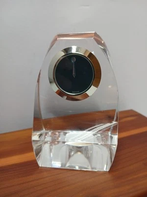 RELOJ DE ESCRITORIO MOVADO ESFERA NEGRA PLATEADA CARA CRISTAL TRANSPARENTE Cuña De Colección  Foto 1 de 4