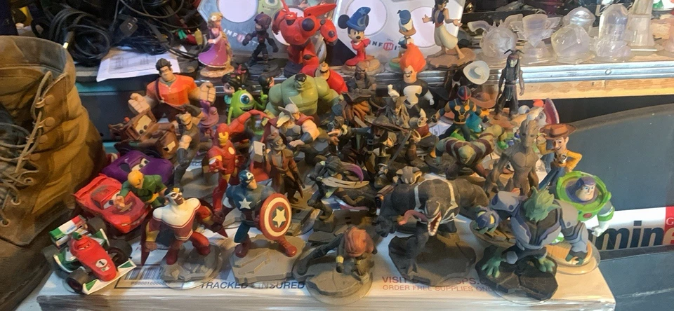 Lote Disney Infinity — 40+ figuras, discos de alimentación, base, soportes, tarjetas — Probado NFC Foto 1 de 4