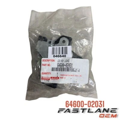 Toyota Corolla 2014-2019 cubierta trasera pestillo tapa nuevo OEM 64600-02031 Foto 1 de 4