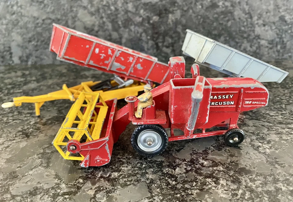 Matchbox Major Pack Massey Ferguson 780 Combine Harvester #5 Vintage & trailers - Image 1 of 4