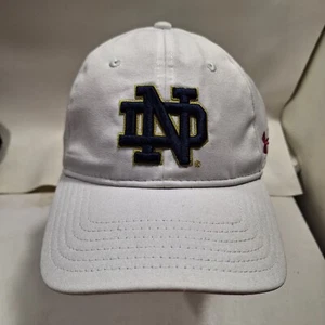 Sombrero Notre Dame Fighting Irish Under Armour blanco con tirantes - Imagen 1 de 6