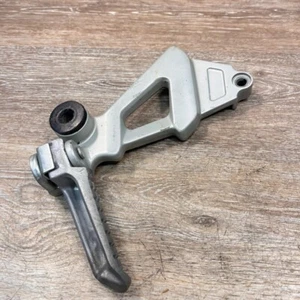 1995 KAWASAKI ZX11 ZX 11 NINJA / OEM LEFT REAR PASSENGER FOOT PEG W/ BRACKET - Picture 1 of 9
