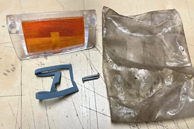 Lente de lámpara de luz de señal de giro NOS AMC A-M SAE PIA 71 AM Foto 1 de 4