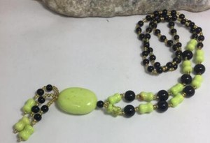 gaspeite bead/black agate necklace (B112-w2) Hand made green/ripe Banana color