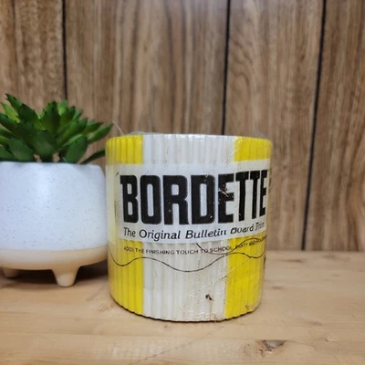 Tablero de anuncios vintage Bordette amarillo/blanco/verde borde de pizarra 2,25" x 25' Foto 1 de 4