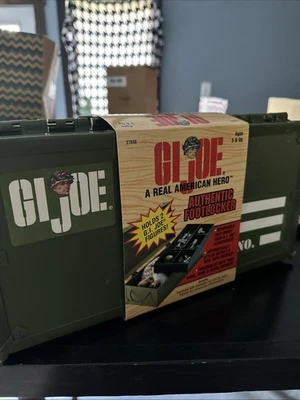 Hasbro 1996 GI Joe Auténtico Footlocker Sostiene 2 - 12" Figuras GI Joe NUEVO DE COLECCIÓN Foto 1 de 2