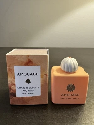 Amouage Love Delight Woman Eau de Parfum Tamaño de Viaje Dabber 7.5 ml .25 OZ Nuevo en Caja Foto 1 de 3