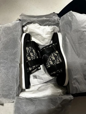 Слайды Dior - Изображение 1 из 3