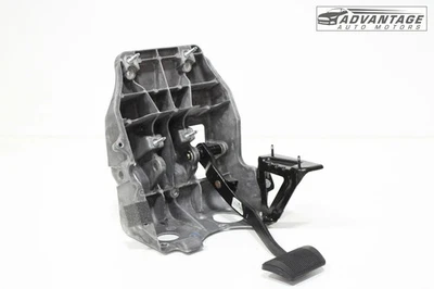 2013-18 RAM 1500 PEDAL DE PARADA DE FRENO DE PISO CON SOPORTE DE MONTAJE 52122405AC OEM Foto 1 de 4