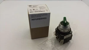 ALLEN BRADLEY 800T-16HG2KB6AX SELECTOR SWITCH ILL GREEN 2-POS MAIN 1NO/1NC SER U - Picture 1 of 6