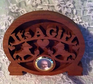   Baby Picture Frame "It's A Girl" - Handmade Wood Scroll Fretwork - Picture 1 of 4