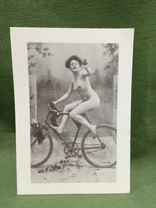 Foto postal francesa desnuda en bicicleta principios de 1900 - Imagen 1 de 8