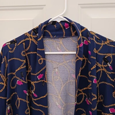 Cárdigan Ulla Popken para mujer talla única azul frente abierto elástico lápiz labial Desi Foto 1 de 4