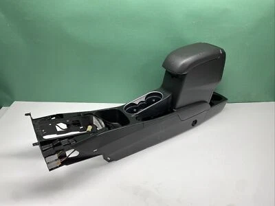 Ford Fiesta 2014-2016 sedán consola central delantera con reposabrazos cubierta portavasos OEM Foto 1 de 4